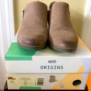 Earth Origins Collette Caitlyn Suede Embroidered Booties Size 7.5M Color Taupe